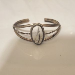 Adjustable white stone bracelet